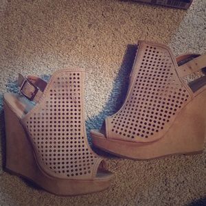 Tan Micro Suede Chinese Laundry Wedges Size 7.5